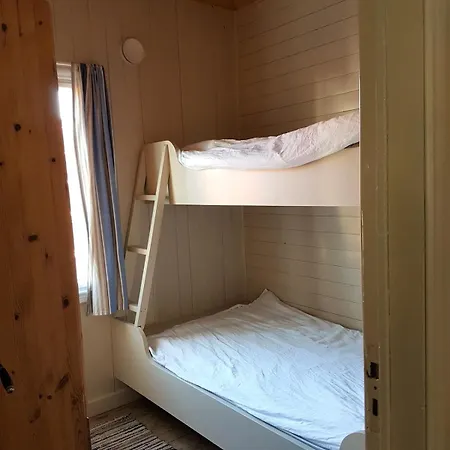 아파트 Charming Sea House With Sauna And Private Jetty Olve